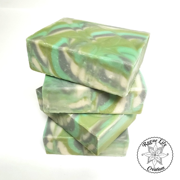 Artisan Clay Soap: Crisp Eucalyptus - Picture 2 of 3